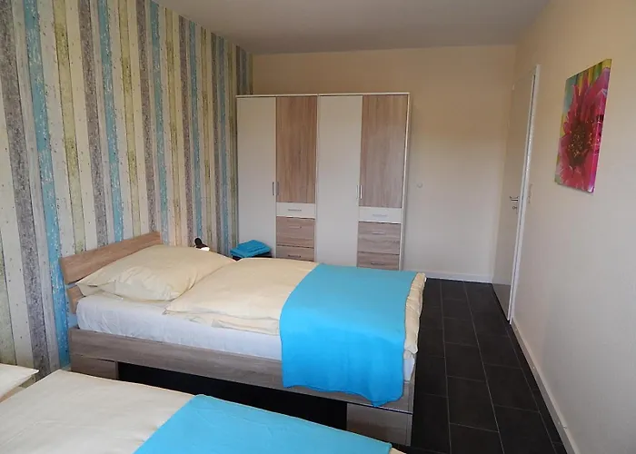 Apartment City, Links